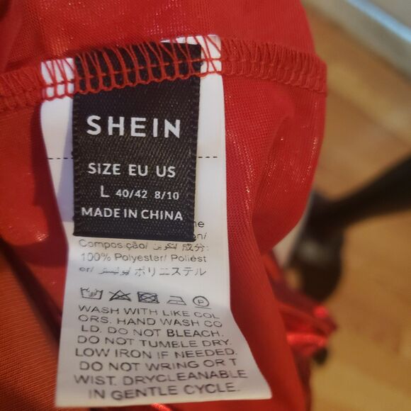 SHEIN Red Metallic foil like festive dress
Size L - Picture 4 of 4